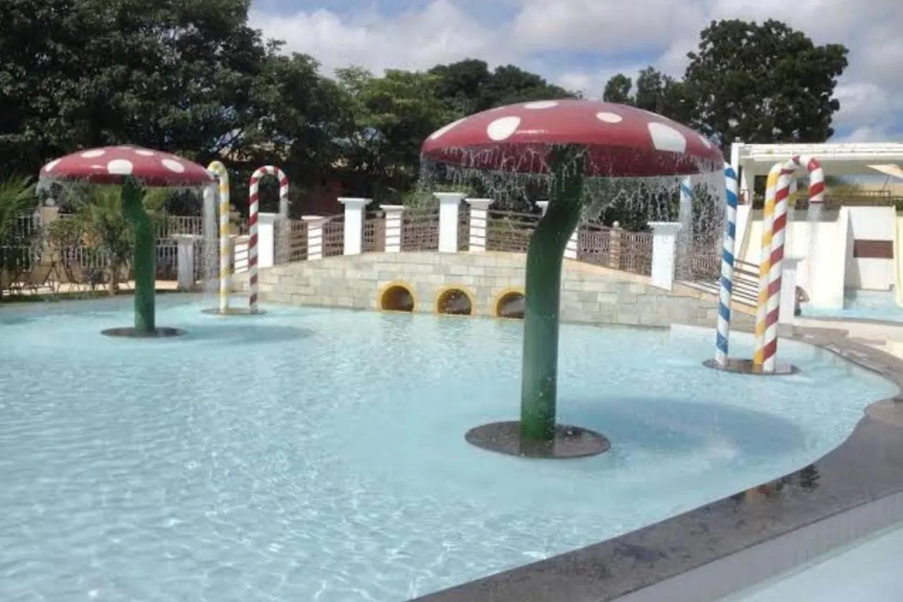 L'acqua di Roma fogão micro-ondas geladeira Park aquático 5 pessoas Caldas Novas Brasil